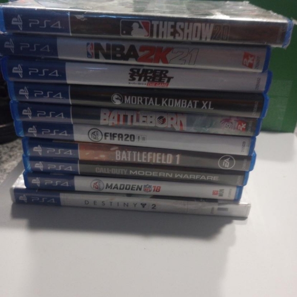 ps4 pro white - Picture 4 of 4